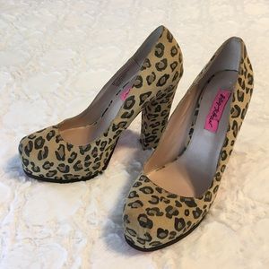 size 8 genuine leather beige leopard print pumps